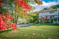 4BR/4Bath Townhome w/AC, Walk to Ski, Golf, Tennis, Hiking and More! - 3 星級