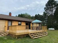 Private Lake House on 16 +/-  wooded acres, 80 + acre lake, 55 foot deep!! - 2-stjärniga