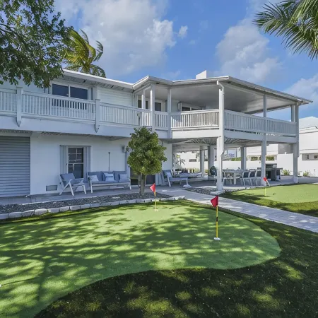 Waterfront Home, 200ft Dock, Gulf Access, Kayaks, Bicycles, Mini Golf, Game Room