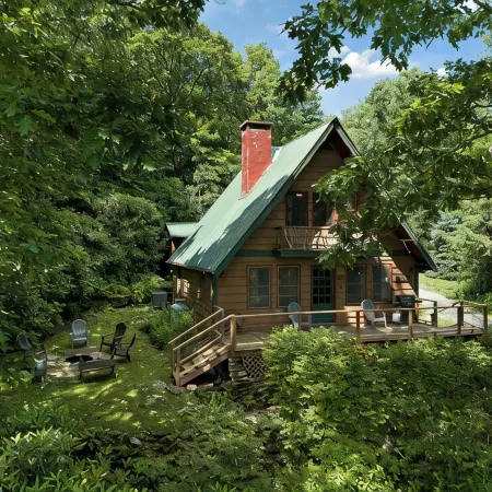 Cabin Near Br/Boone, Fire Pit, Wifi, Secluded, Nearby Hikes, and Views!!