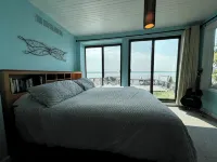 Waterfront house with amazing views. Top of the Chesapeake