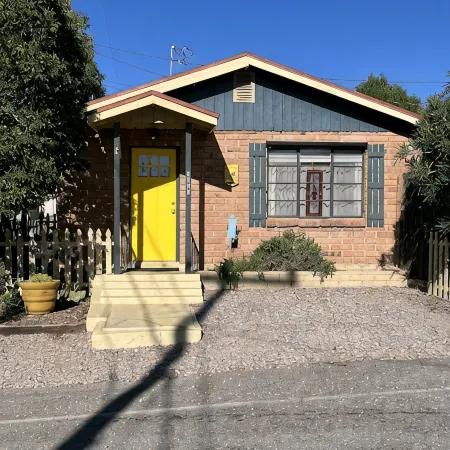 LA CASITA: Charm/Privacy, Stunning Patio, pet friendly