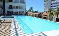 Across the street from ocean! Large unique Mexican Condo - プール