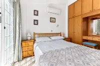 Beachside Villa. Sea and beach views. Free Paphos airport transfers free aircon - บังกะโล