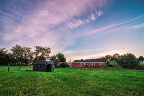 6 MINS to VT! Family & Kid Friendly 3BR/2.5BA Private Home with Huge Yard. - 4-Star