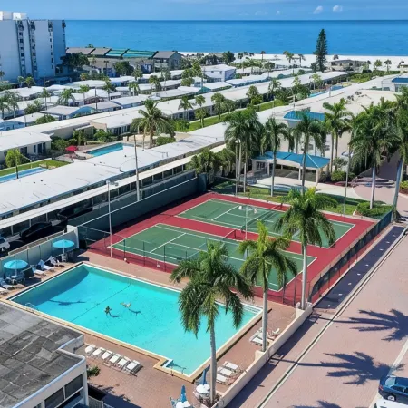3 Bedroom 2 Bath Palm Bay club Walk out patio ground floor