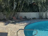 Newly renovated spacious 4BR home with pool & game room, 800m from the Beach - Pools