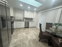 Totally Renovated near Pete's Pier with Trailer Parking Walk to Three Sisters!!