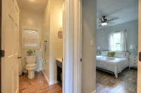 Secluded Creekfront Cabin Mountain Views.• Easy Access for Cars/Cycles•Near TOTD