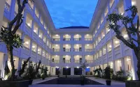 Same Hotel Cepu - Pools