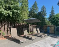 2/1 House With Deck- Trail To River With Amazing Sandy Beach- Solar Heated Pool - 3-Star