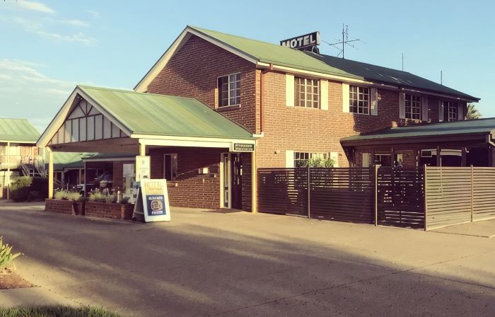 The Crossing Motel