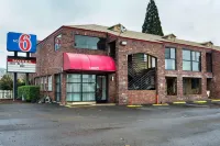 Motel 6 Canby, or