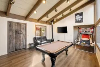 Grand Chapel Estate - Pool, Pickleball & Stunning Red Rock Views - Private Pool