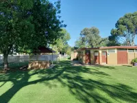 Young Caravan and Tourist Park Hotels in Young