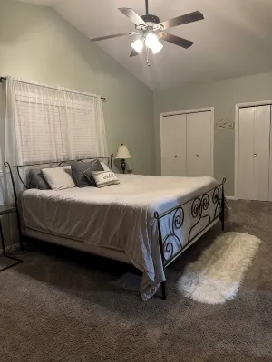 Charming 3-bedroom house with breathtaking views of the Lake of the Ozarks - 3-Star