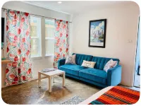 Vintage Chalet Studio 6 Creative Walkable Montrose H-Town Favorite!! - Condos