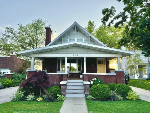 Beachfront Home on Lake Michigan beach. Spectacular sunsets, walk to downtown. - 4-Star