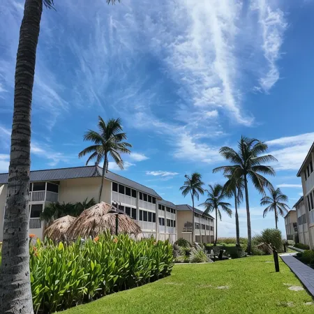 Tropical 2 Br/ 2 Ba, 77 Steps to Beach Unit #304/ 20% Discount / Dogs Welcome!