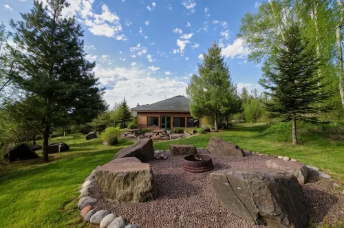 Peaceful 2 Bedroom Retreat with Lake Superior Sunrise Views. Near 3 State Parks! - 4-Star