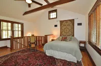 COUNTRY HOME Fenced Backyard, 1 mi. to Town, Kids & Dogs OK! - 부티크