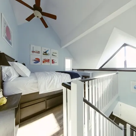 Artistic Hillside Loft