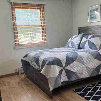 Gary's Game-Day Getaway only 1.4 miles from Lambeau! Rooms