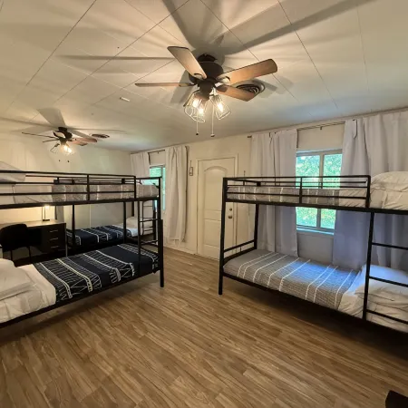 Darbonne Ranch House - 12 beds!