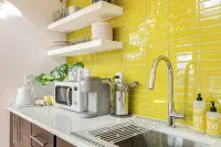 Colorful private guesthouse in charming Richmond with Parking
