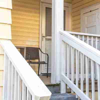 Cute & Compact 1BR - Easy Walk to Town Others