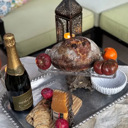1-bedroom vacation guest cottage minutes from the famous Sonoma square