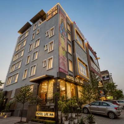 โรงแรมไลฟ์อินน์ โรงแรมใกล้จันด์ โพล