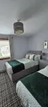 Lakeside Lodge with 6 Berth Hot Tub and Private Fishing Peg - プール