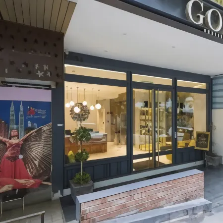 Gold3 Boutique Hotel Отели рядом с достопримечательностью «Торговый центр Fahrenheit 88»