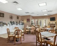 Econo Lodge Inn & Suites Triadelphia - Wheeling - breakfast