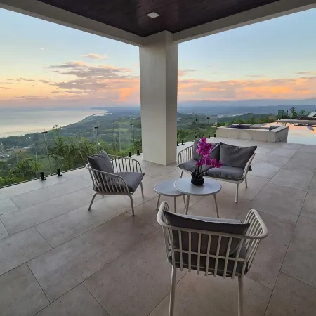 Luxury Villa w/ Ocean, Mountain Views, King Suites & Hot Tub - Sleeps 10