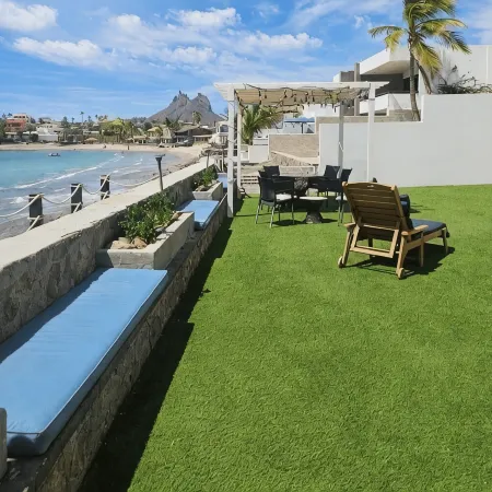 Beautiful House Vista Delfín Beach Front, with Pool