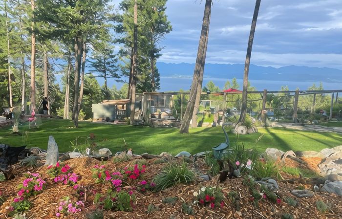 Modern 3-bedroom bungalow in peaceful Somers with great lake and mountain views