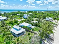 Sea Coral Cottage - a Bahamian oceanside paradise!  호텔