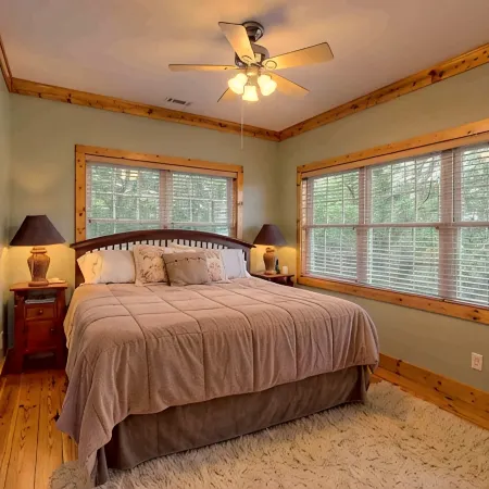 Beautiful lodge, 4 king bedrooms, all with private baths! 5 decks to enjoy.