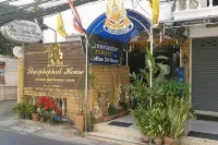 โอโย 75651 ไทยพิพัฒเฮ้าส์ โรงแรมในสีลม/สาทร