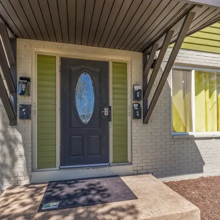 MKE 2 Bed W/ PKNG 15M Downtown