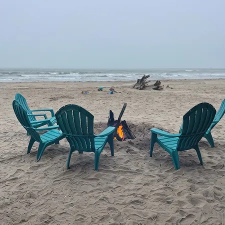 Pedestrian Beach Front 3- bedroom house in Surfside Beach
