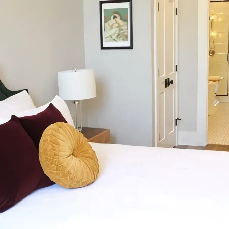 Ulysses Suites, Suite 203