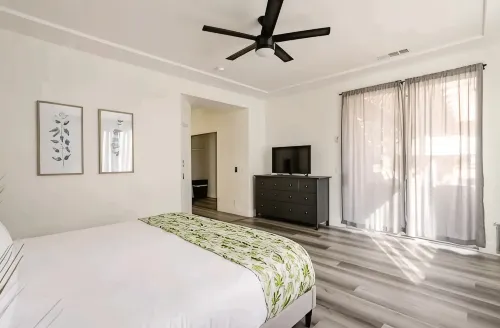 Stylish home with private pool & spa and game room.  Near Festivals & La Quinta. - 3 ดาว