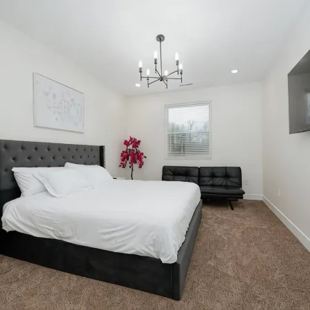 New build modern home 3BR with Hot Tub & ping pong