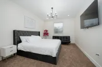 New build modern home 3BR with Hot Tub & ping pong