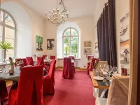 Ulfsunda Slott Hotels near Vinterviken garden