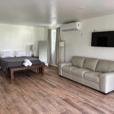 Nice Guest House with River Views