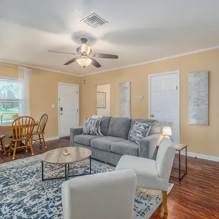 Bartow Oaks Oasis - Close to Downtown - Sleeps 7! バートウのホテル